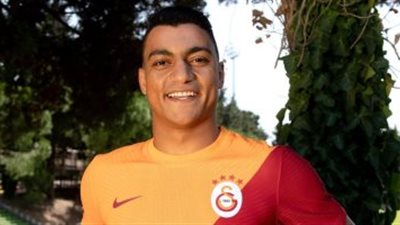 والدة اللاعب مصطفى محمد تهنئه بمولوده الجديد