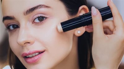«مش لإخفاء عيوب البشرة بس».. طرق استخدامات الـ«الكونسيلر»