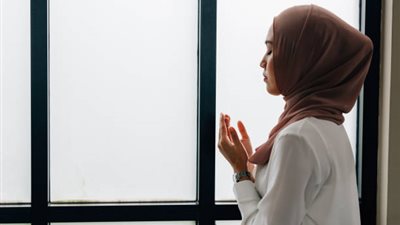 كنز من كنوز الدنيا والآخرة.. «عبد الرازق» يكشف عن عبارة تهزم الصعاب