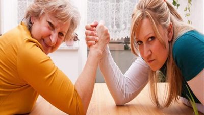 السر وراء ارتفاع نسب الطلاق.. «حماتي سبب دائم لخلافاتي مع زوجي»