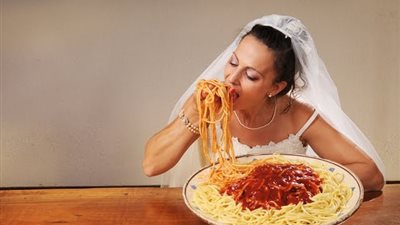 للعرائس.. أطعمة ممنوع أكلها في يوم زفافك