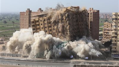 سيدتان في الأربعينات.. ضحايا عقار دمنهور المنهار