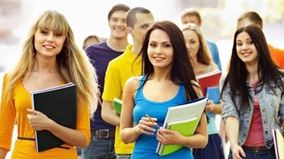 خريجات 2021 يقدمن نصائح لفتيات سنة أولى جامعة.. «عيشوا حياتكم»