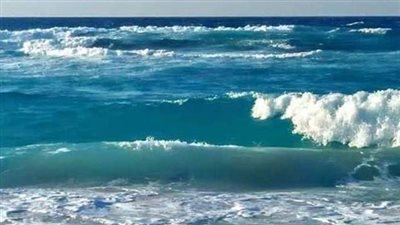 تحذير للمصطافين من السباحة في البحر لارتفاع الأمواج