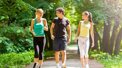 10 فوائد صحية مذهلة للمشي.. مفيد للقلب والرئة ويطول العمر