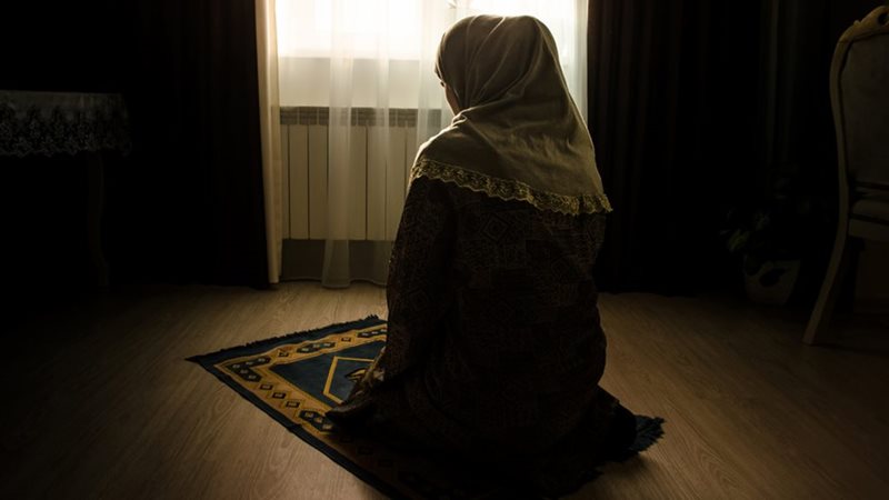 حكم صلاة المرأة