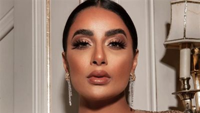  جوري بكر.. تصدرت الترند بسبب قبلة مع أختها