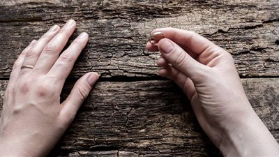 هل يجوز للأرملة أن تتزوج دون علم أبنائها؟.. «الإفتاء» تُوضّح