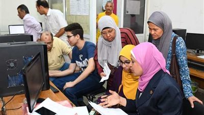 أولياء الأمور في قبضة سماسرة التعليم الجامعي.. ومطالب برلمانية بتخفيض الرسوم