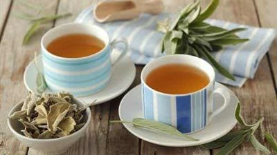 أبرزهم المريمية.. 5 أنواع شاي لعلاج القولون العصبي