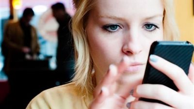 تطبيقات لحساب الدورة الشهرية على الموبايل.. هير نيوز تستطلع تجارب البنات معها