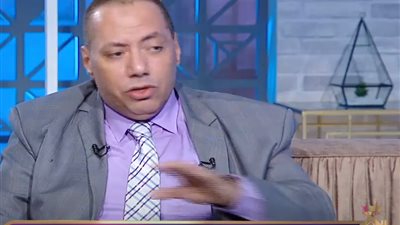 هل الاكتئاب مرض وراثي؟.. استشاري طب نفسي يُجيب | فيديو