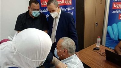 فيديو.. متابعة إجراءات تطعيم المعلمين والمسافرين بلقاحات كورونا بأرض المعارض