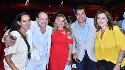 صور |كواليس العرض الخاص لفيلم ٢٠٠ جنيه.. حضور ليلي علوي وغادة عادل.. وابنة مي سليم تخطف الأضواء