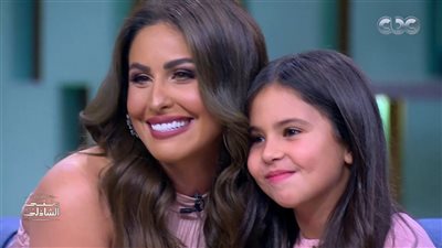 بنفس الإطلالة.. مي سليم برفقة ابنتها لي لي