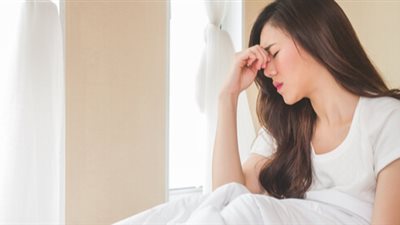 أذهبي للطبيب فورًا في هذه الحالة.. أسباب الدوخة عند الاستيقاظ من النوم
