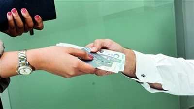 أخصائية طب نفسي: من يأخذ راتب زوجته لا يعرف معنى الرجولة