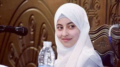 الزهراء لايق تنشد في حفل خطوبتها.. فيديو