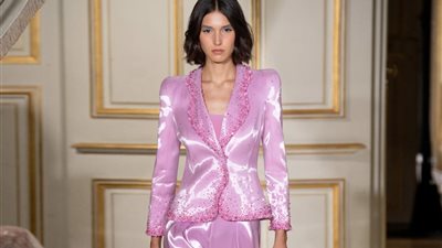 موضة 2021.. كيف ترتدين الأقمشة المعدنية في السهرات؟