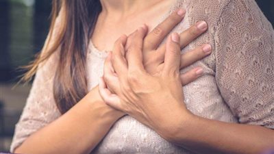 أسباب ألم الصدر عند النساء والأطفال وطرق علاجه