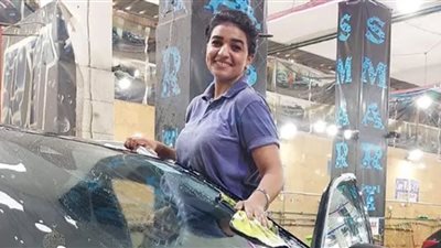 الجميلات هن المكافحات.. 5 فتيات يفتتحن مشروع «مغسلة سيارات» بجانب دراستهن| صور