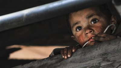 ساحات تعذيب واستعباد وتعاطي مخدرات.. «هير نيوز» تخترق عالم المافيا في دور رعاية الأيتام