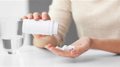 «الخرف.. نقص تدفق الدم.. الزهايمر».. خطر المكملات الغذائية على المُسنات