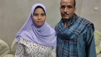 تركت التعليم في صغرها بسبب الفقر.. رحلة كفاح هاجر من الفصل الواحد لكلية طب