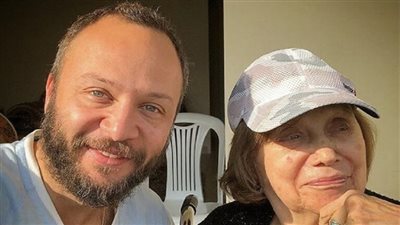 مكسيم خليل ناعيًا والدته: 