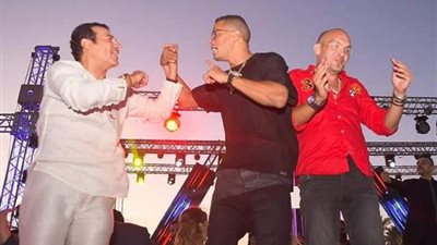 رقص مها أحمد مع إيهاب توفيق وحسن شاكوش في الساحل |فيديو