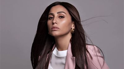 «طلع فستك».. رقصة دينا الشربيني «تريند» بسبب عمرو دياب