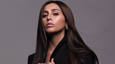 كيد النسا.. دينا الشربيني ترقص على نغمات 