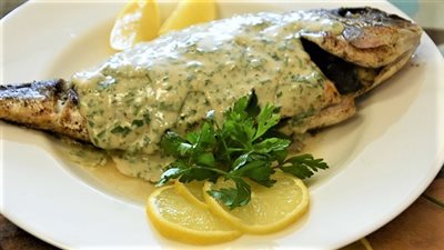 فيديو.. طريقة عمل سمك بالبطاطس والطحينة