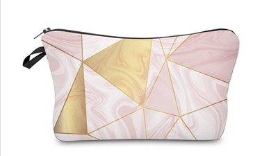 حافظي على جمالك.. 8 موديلات شنطة مكياج لبنات الجامعة || صور