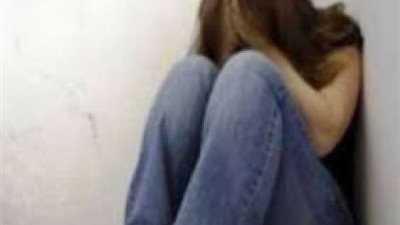 شقيقها سلمها له.. شاب يغتصب فتاة ويصورها عارية في «السلام»