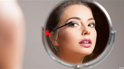 خبيرة مكياج: الشفاه اللامعة موضة 2021