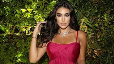 ياسمين صبري تقرأ سيناريو عملها الفني الجديد| فيديو