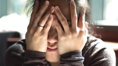 زوجة تطلب الطلاق: باع شقتي عشان حبه الأول.. وهددني بأطفالي