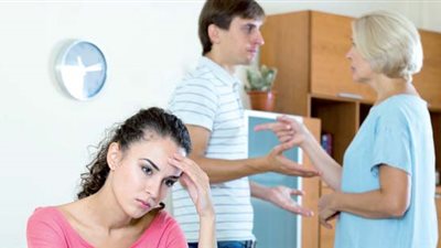 أسرار الفتيات على «فيس بوك» واستشاري علاقات أسرية: تُحذر من «ابن أمه»