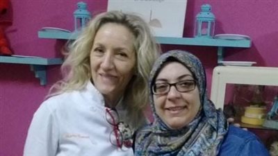 السن مجرد رقم.. غادة سيف تُبدع في «الكيك ديكوريشن» 