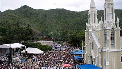 بالقوارب.. موسم حج آلاف الفنزويليات إلى 