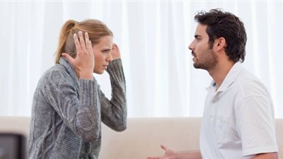 خناقات مصروف البيت.. د. نادية رضوان: عدم التكافؤ هو السبب