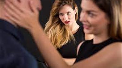 سمر تخلع زوجها: أجبرني على تعاطي المخدرات وتحمل خيانته