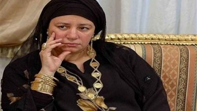 سبب اختفاء عبله كامل عن الوسط الفني 