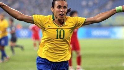 أفضل خمس لاعبات كرة قدم في العالم 