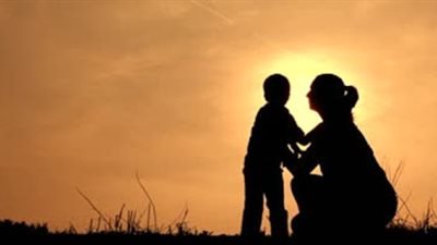 ما حُكم من سافرت بابنها في فترة عدتها دون علم أبيه.. «الإفتاء» توضح