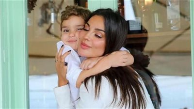 نادين نجيم تحتفل بعيد ميلاد 