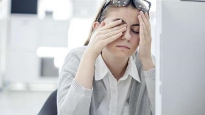 كيف تعرفين أنك مصابة بإجهاد العين؟ وما طرق العلاج؟