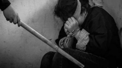 شاب غير متزن نفسيًّا وراء ضرب سيدة بعصا في بورسعيد