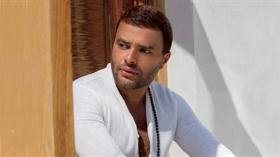 رامي صبري يُطمئن جمهوره على حالة والدته الصحية